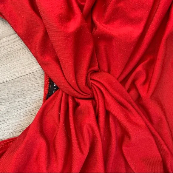 Red Ruched Sleeveless Tank Top - Picture 4 of 6